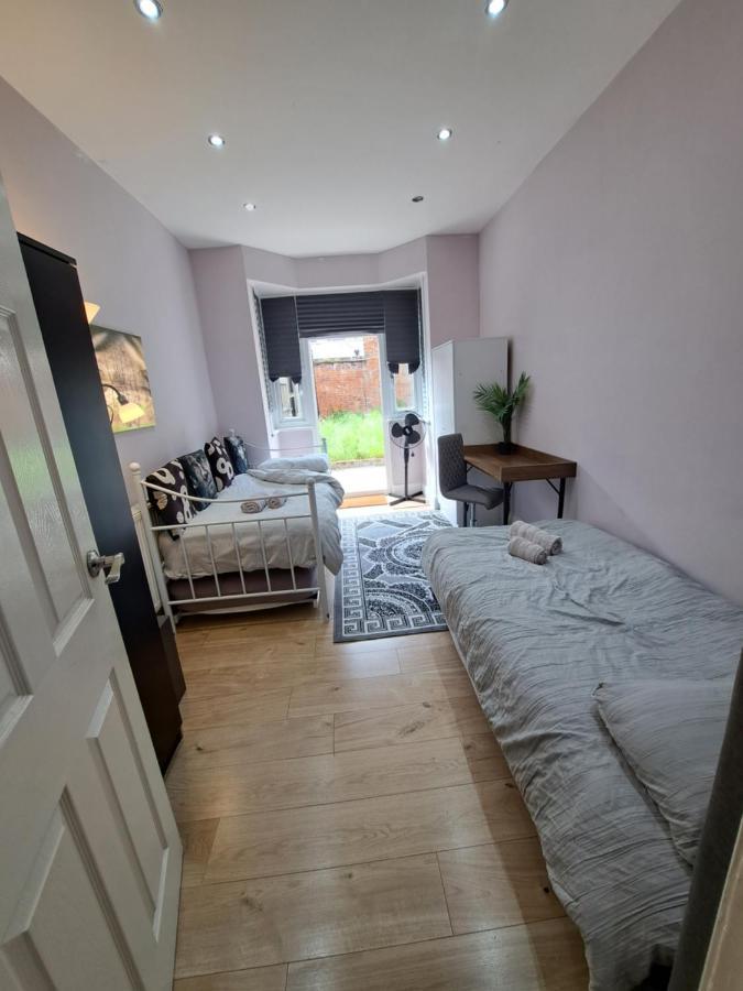 Comfy Fenia Stay Λονδίνο Εξωτερικό φωτογραφία